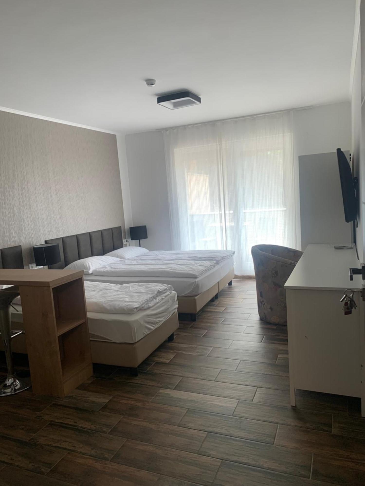 City Panzio Balatonlelle Buitenkant foto